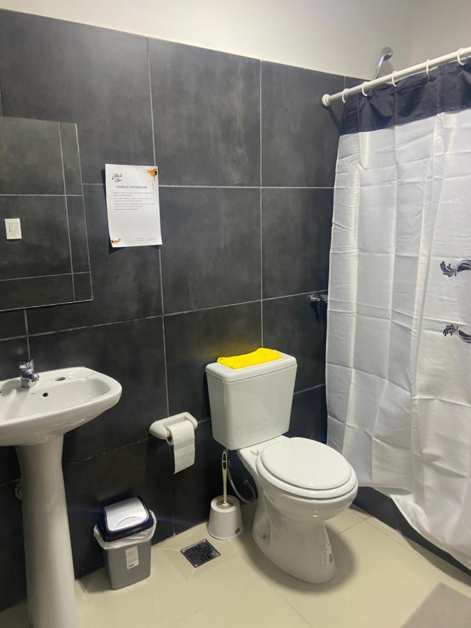Black Star Art Hostel Неукен Экстерьер фото