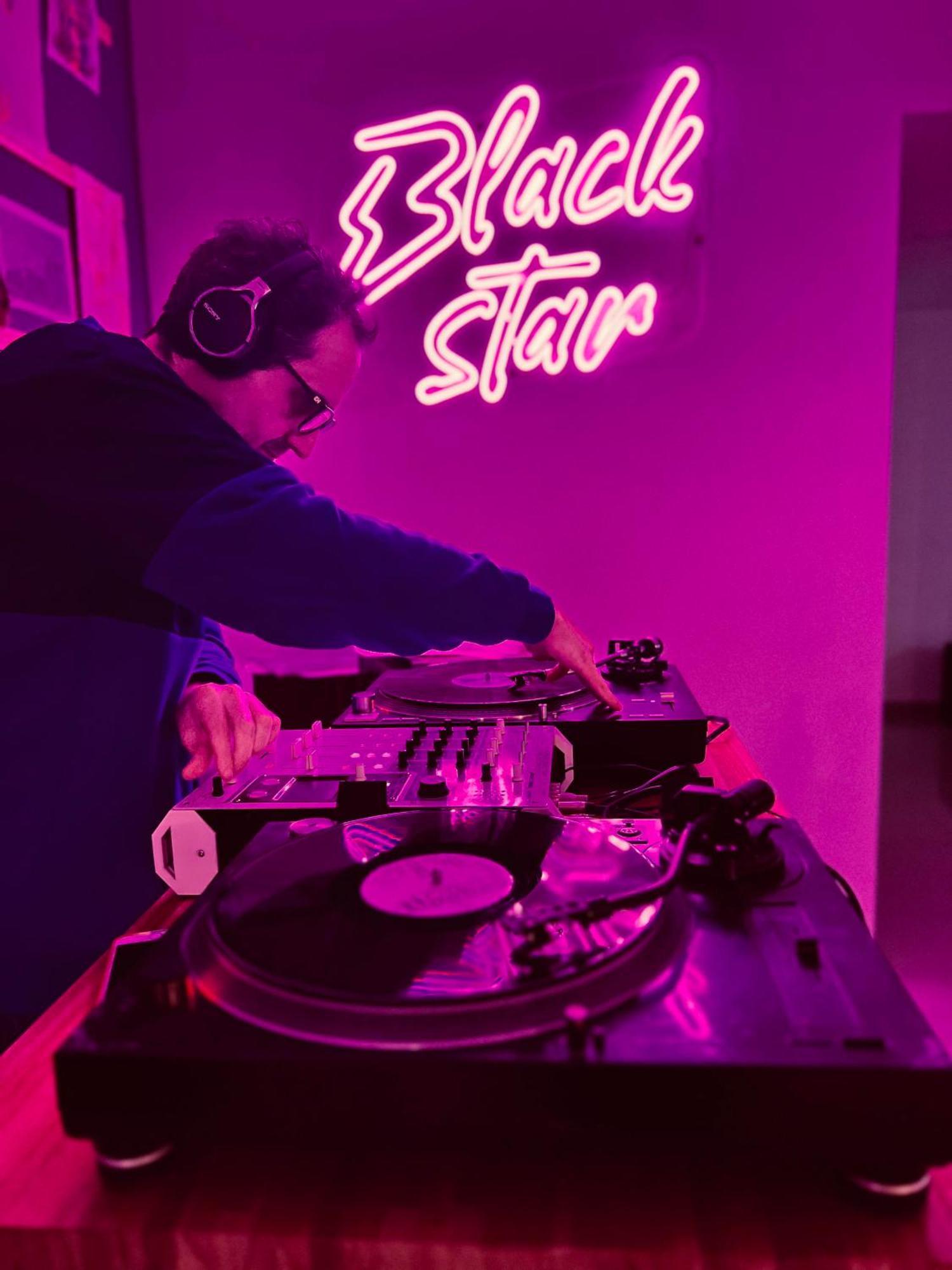 Black Star Art Hostel Неукен Экстерьер фото
